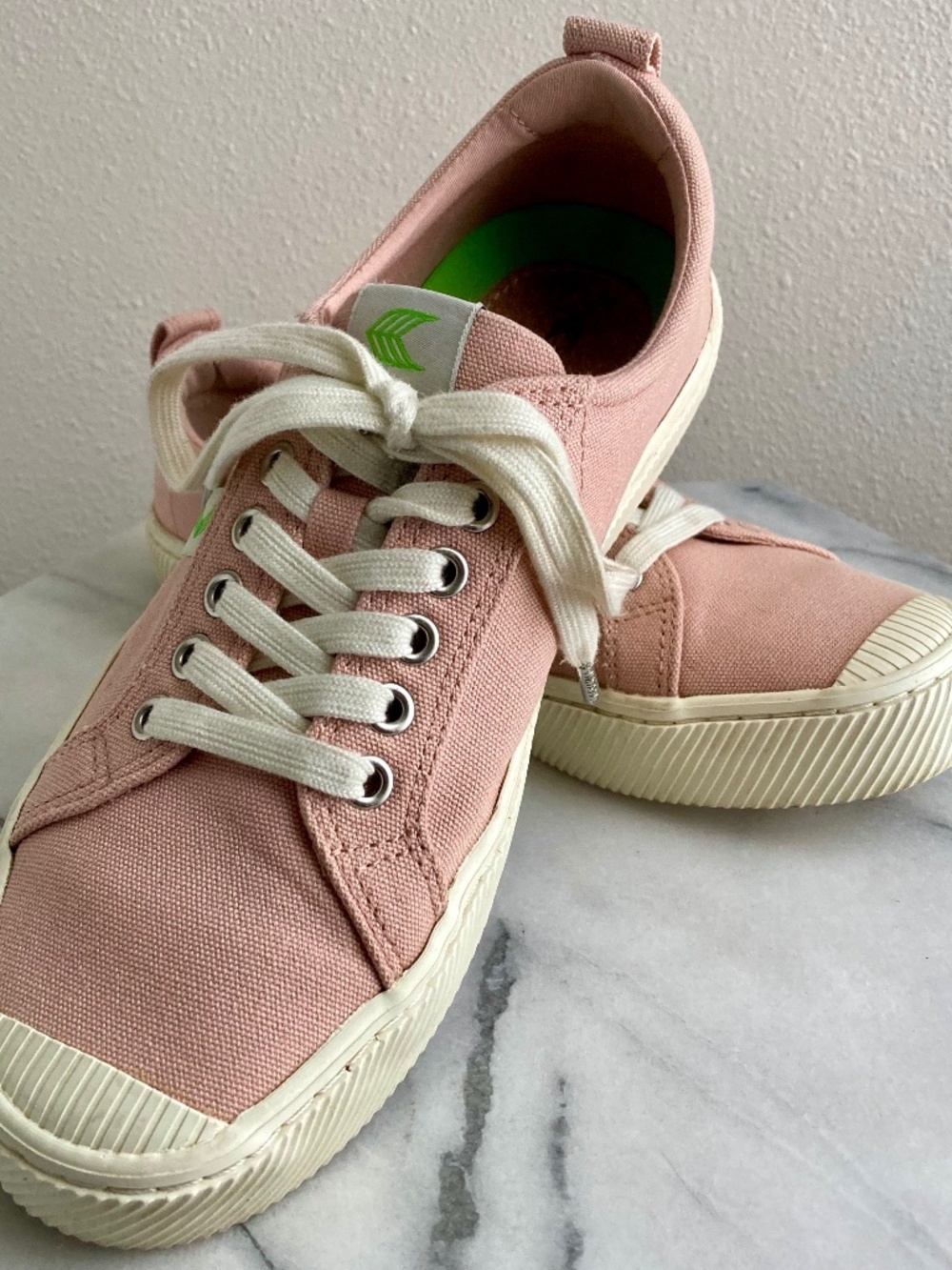 Cariuma OCA Women's Low Top Canvas Lace Up Sneaker In Rose Size 10